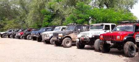 Conductores de autos “todo terreno” se suman a trabajos de rescate en temporada de lluvias